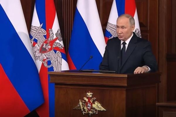 Путин: Запад продолжает гибридную войну против РФ