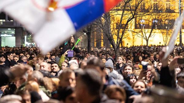 В Белграде началась многотысячная акция протеста после выборов