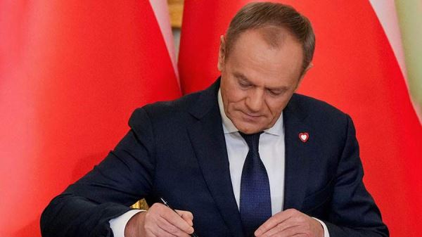СМИ сообщили о решении Туска уволить глав всех польских спецслужб